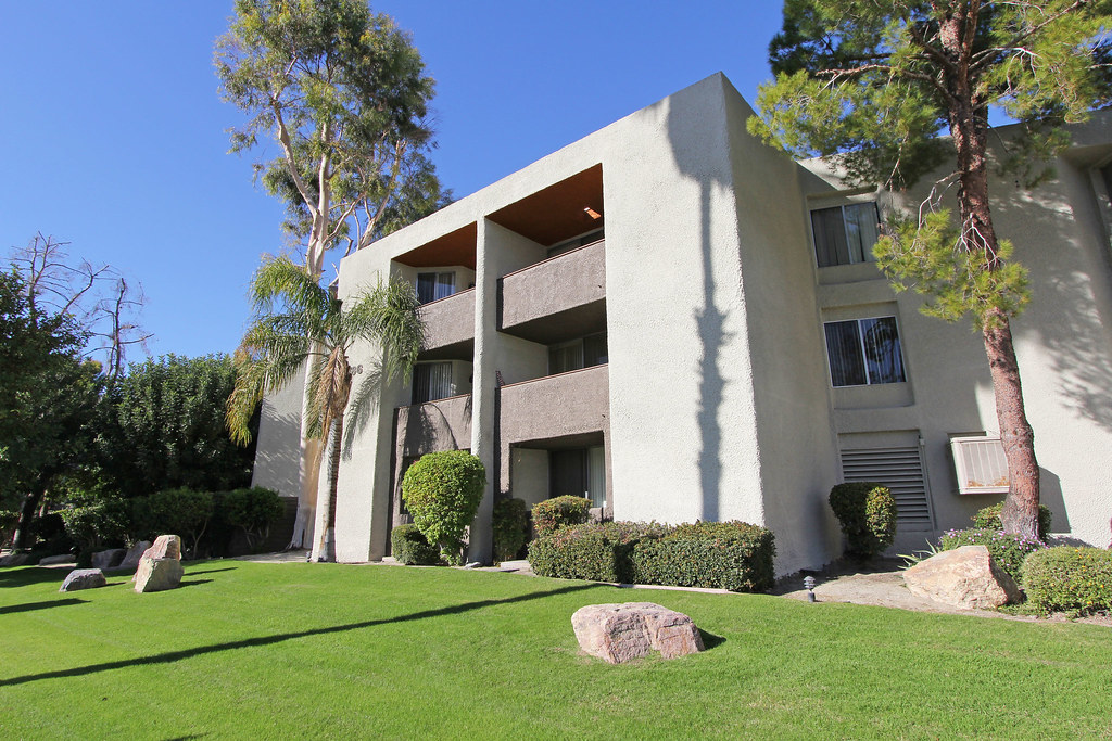 Building Apartment Building at Mojave Blue in Palm Springs… Flickr