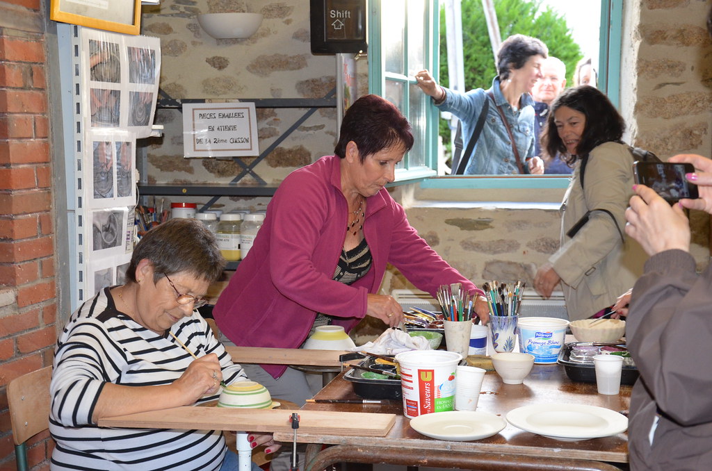 balade des mots sur les mus, à St Jean la Poterie Destination Pays de