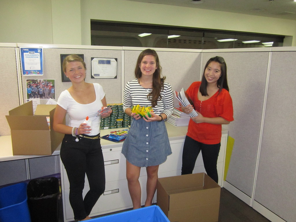 IMG_0799 Courtney Vinopal, Rosie Drosos and Silvia Son pac… Flickr