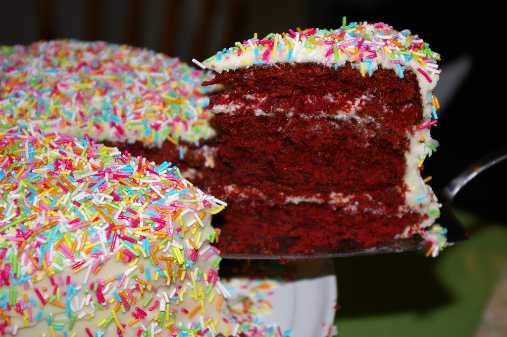 Red Velvet sprinkles Delicious Red Velvet Cake with cream … Flickr