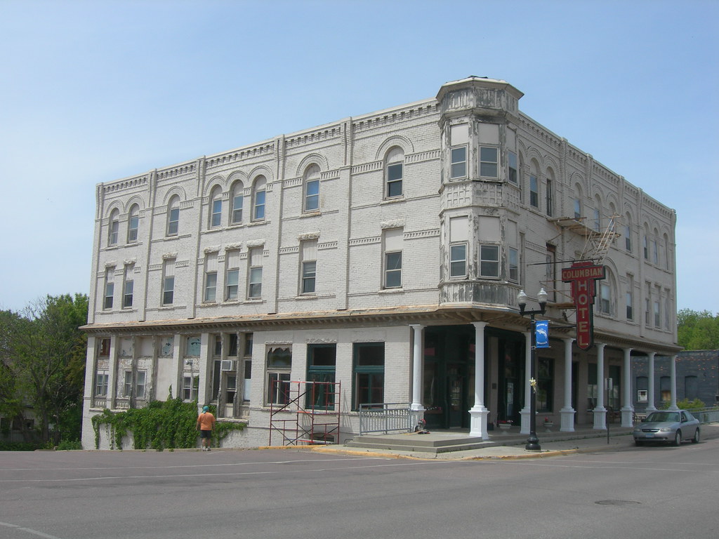 The Columbian Hotel Ortonville, Minnesota Constructed in 1… Flickr