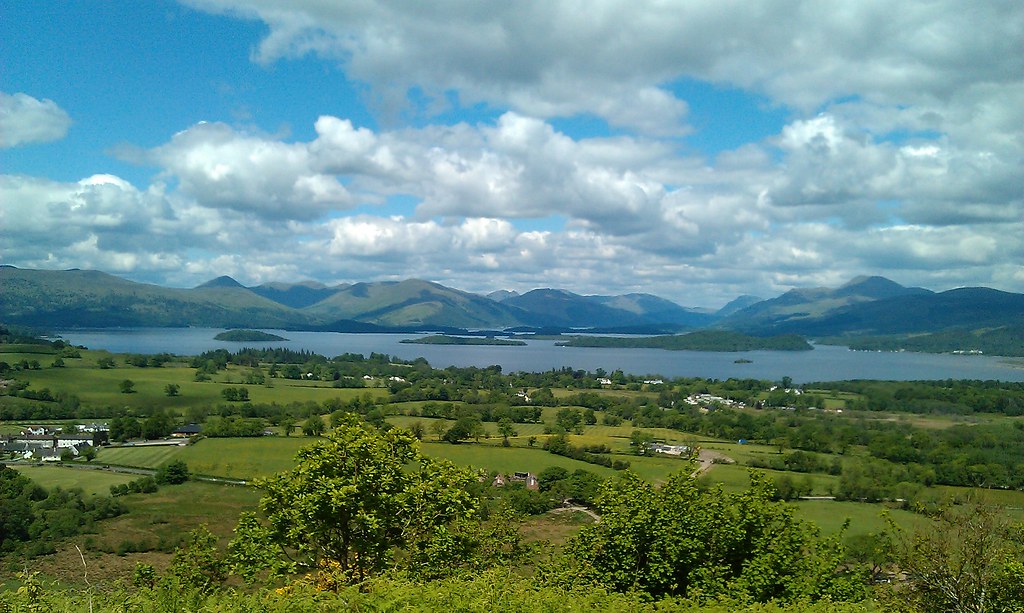 Loch Lomond Loch Lomond from Duncryne (the Dumpling), Gart… Flickr
