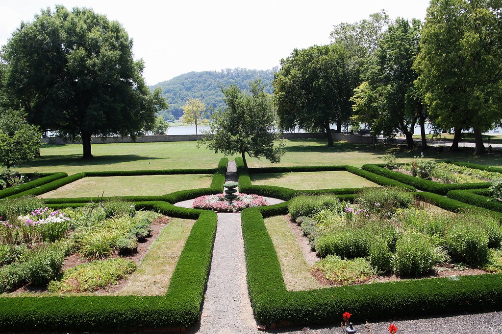 Lanier garden I, DL. Flickr