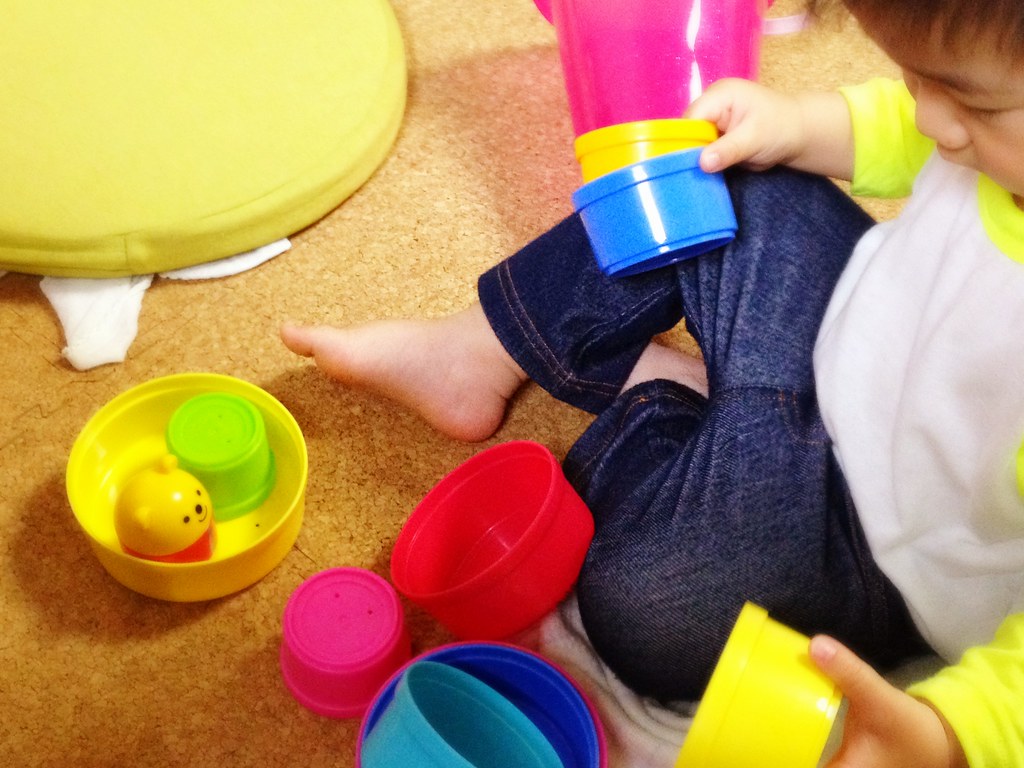 コップがさね(2012/5/1) コンビの「コップがさね」 / 【日記】今週のとらちゃん(2012/4/305