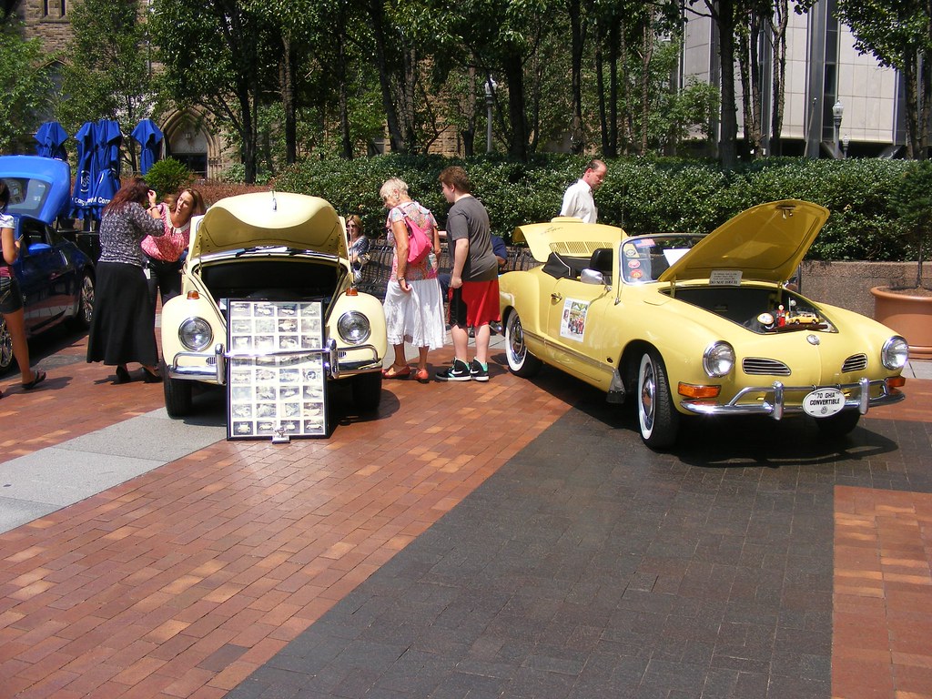 Pittsburgh Vintage Grand Prix Two classic cars at the Pitt… Flickr