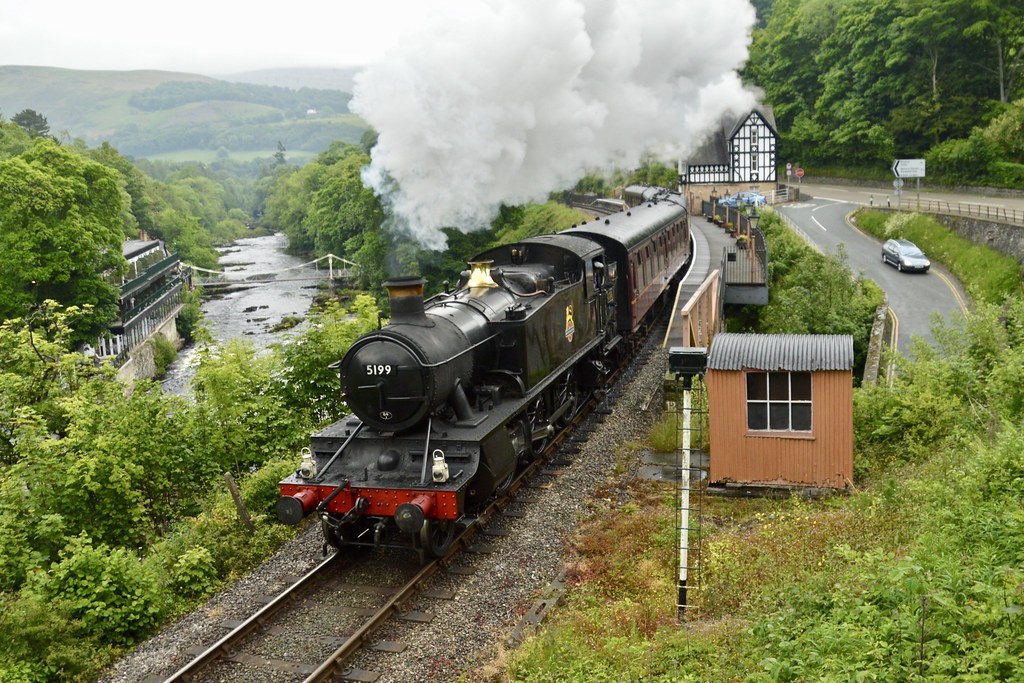 Berwyn The classic Llangollen Railway shot,. With the Rive… Flickr