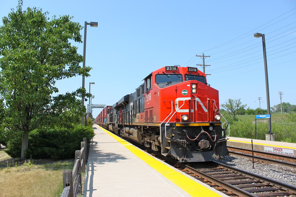 CN 2318 at Mundelein, IL CN 2318 leads CN train Q198 Sout… Flickr