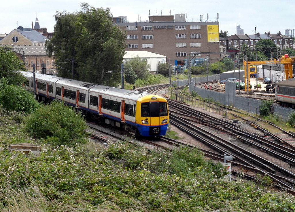Willesden Junction 378230 uses the connection between the … Flickr