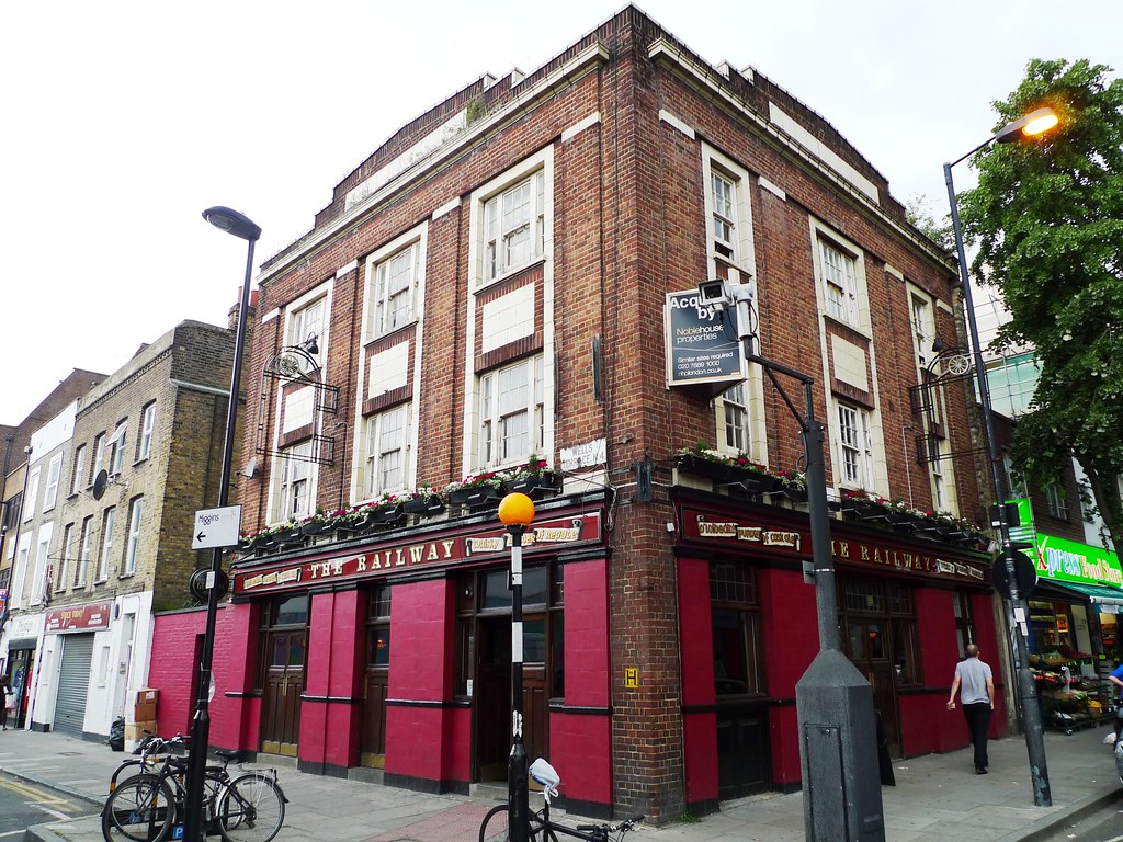 Railway, Finsbury Park, N4 A locals' pub behind Finsbury P… Flickr