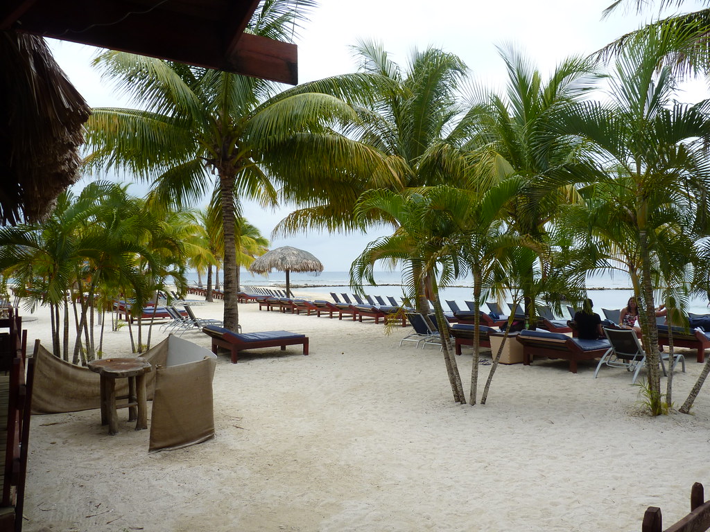 Pirate Bay, Las Palmas, Roatan, Honduras David & Cheryl M Flickr