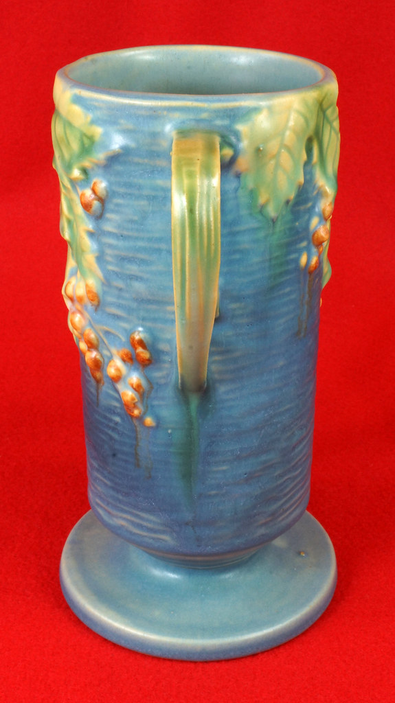 RD13807 Vintage ROSEVILLE Pottery Blue Bushberry Vase 327… Flickr
