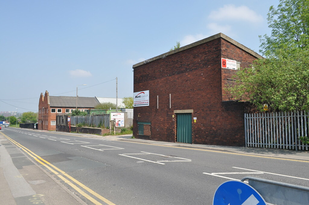 Hunslet 24512 047 Pepper Road with old industrial premis