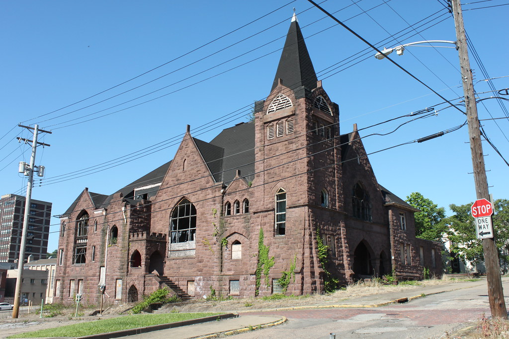 Abandoned Church This impressive and oftphotographed aban… Flickr