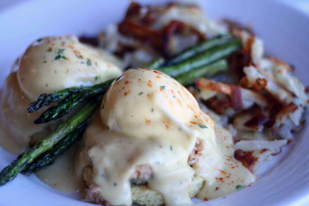 Eggs Benedict on Crab Cakes Breakfast at the Salish Lodge … Flickr