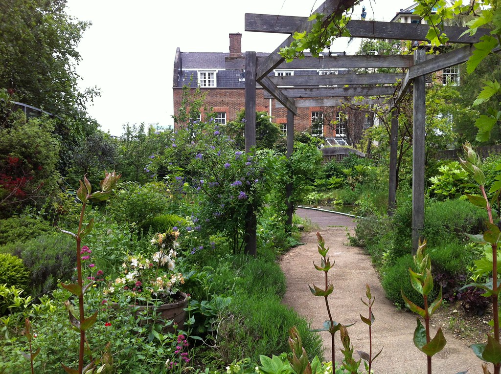 Tate Community Garden, Southwark Shows of flowers worthy o… Flickr