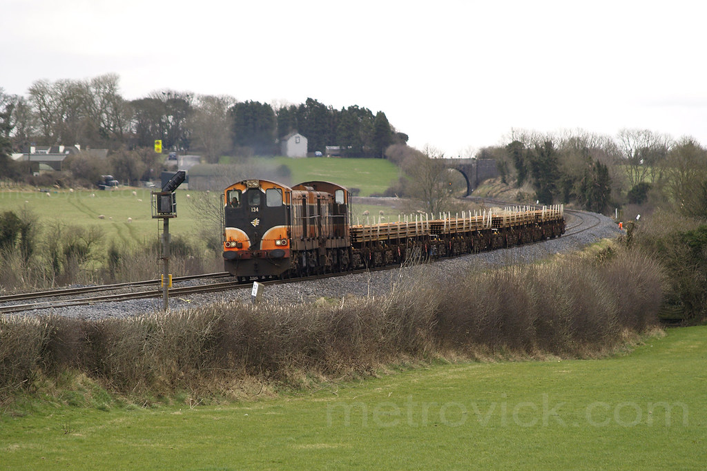 124 & 134 on WaterfordPortlaoise steel train at Cherryvil… Flickr