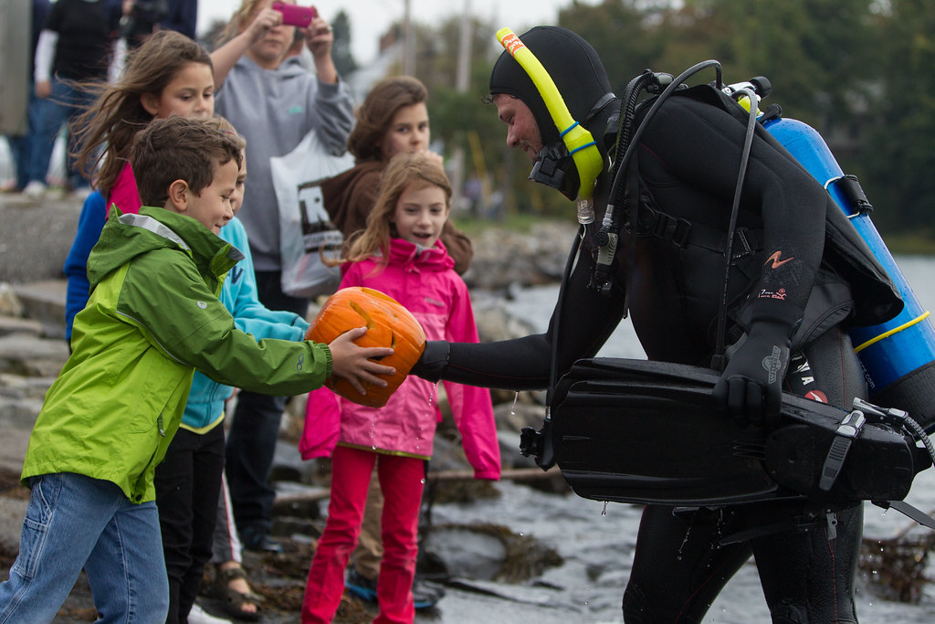 Damariscotta PumpkinFest :: Halloween New England