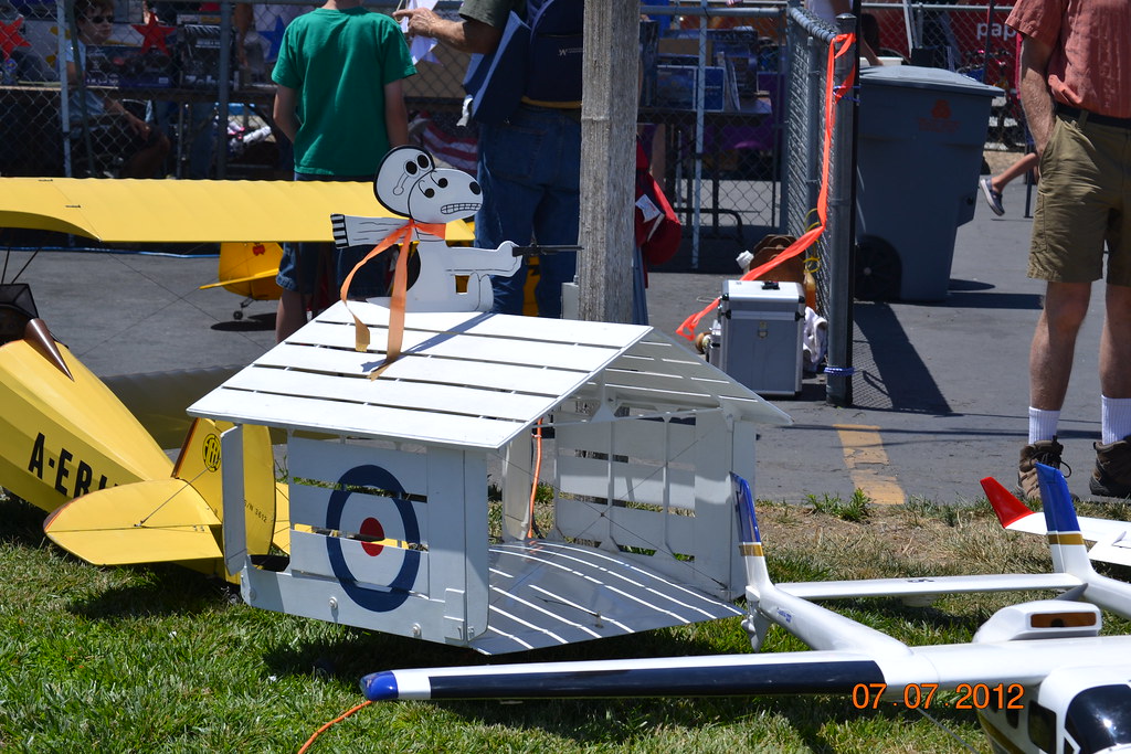 Snoopy Flying dog house David J Salas Flickr