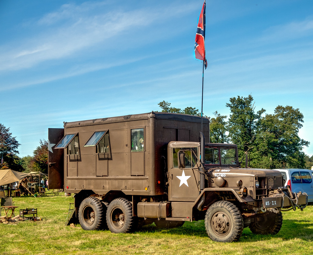 A vintage U.S. army truck at a military reenactment in Rom… Flickr