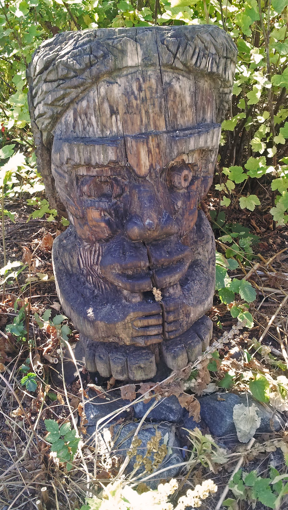 wooden garden sculpture Victoria West Trish and Philip SimpsonBoulsbee Flickr