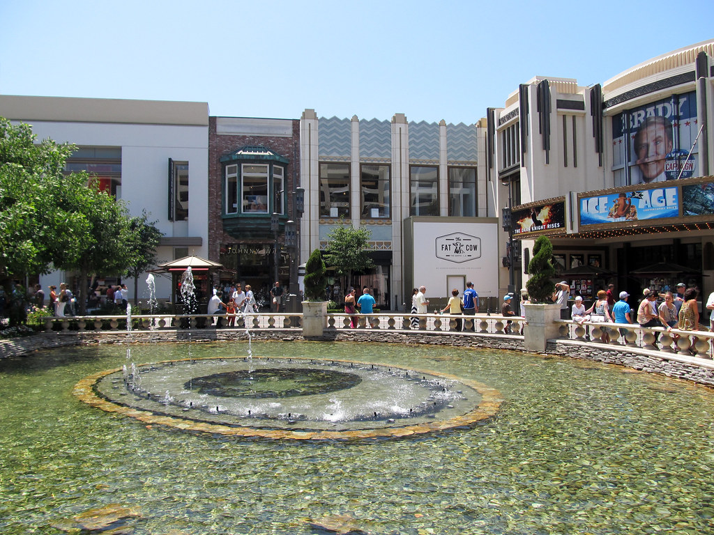 The Grove Fountain The Grove is a threelevel shopping and… Flickr