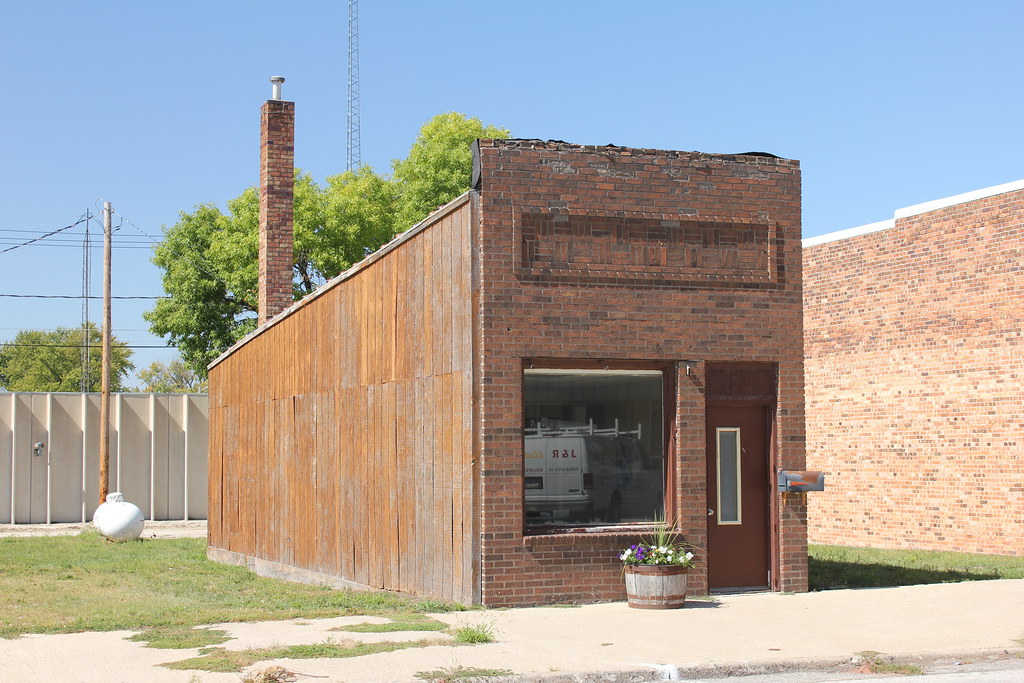 Downtown Building Swea City, IA Kind of a narrow little … Flickr