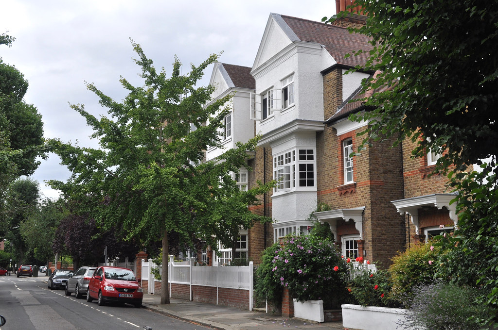 Bedford Park Garden Suburb Large town houses with projecti… Flickr
