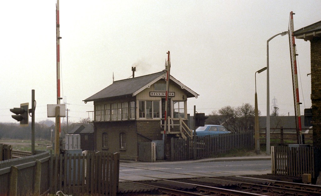 Rossington crossing signalbox A favourite place to watch t… Flickr