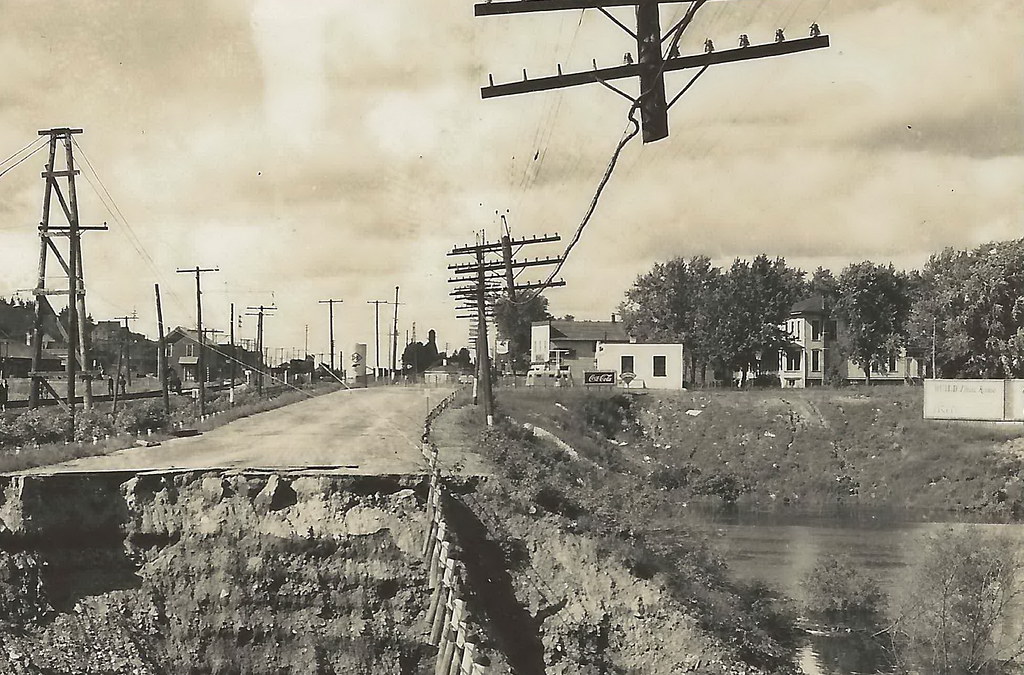 UP Iron Mountain MI RPPC Tough to get MOBILE Gas & a Coke … Flickr