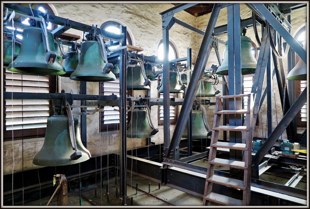 Glockenspiel Glockenspiels der Kirche in Stölpchensee Berl… Flickr