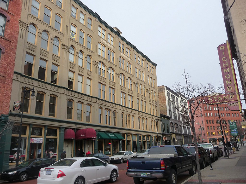 Heartside Ionia ave. in downtown Grand Rapids. creed_400 Flickr