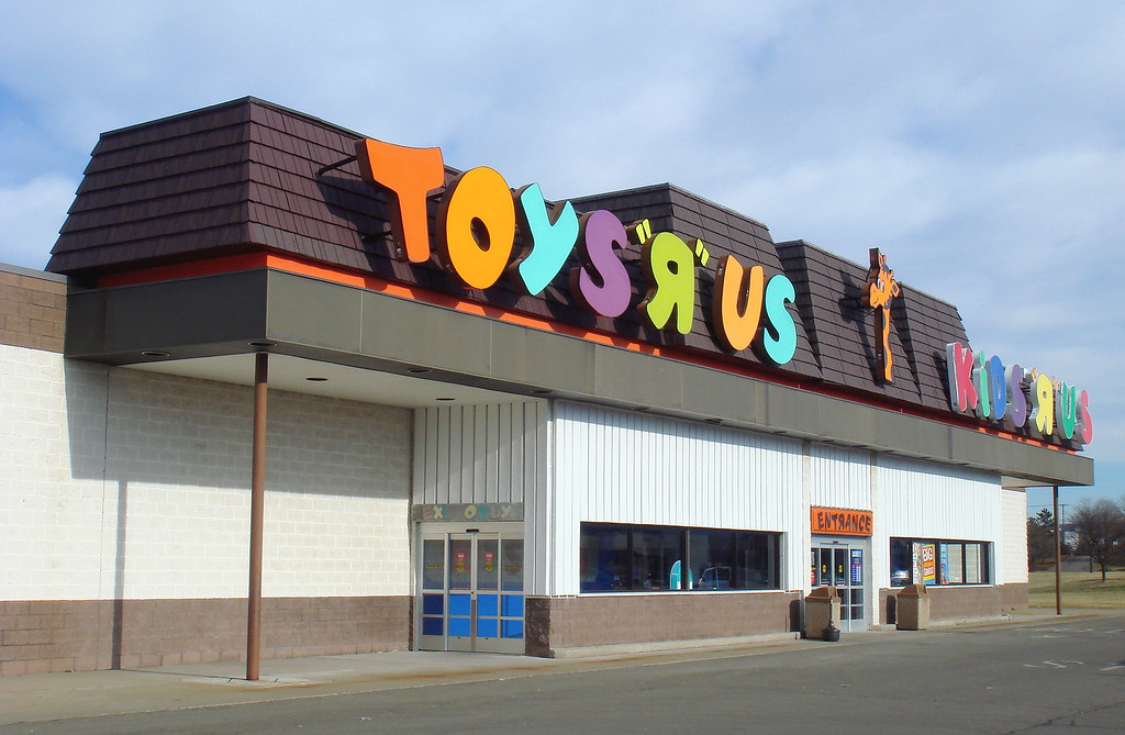 Toys "Я" UsKids "Я" Us; Horseheads, NY in 2007 The Caldor Rainbow