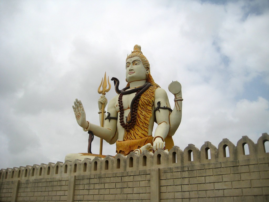 Statue of Shiva at Nageshwar, Gujarat The statue of Lord S… Flickr