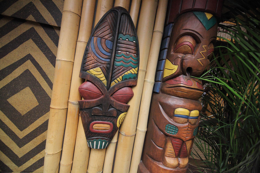 Tiki Mask A tiki mask in the Great Ceremonial House at Dis… Flickr