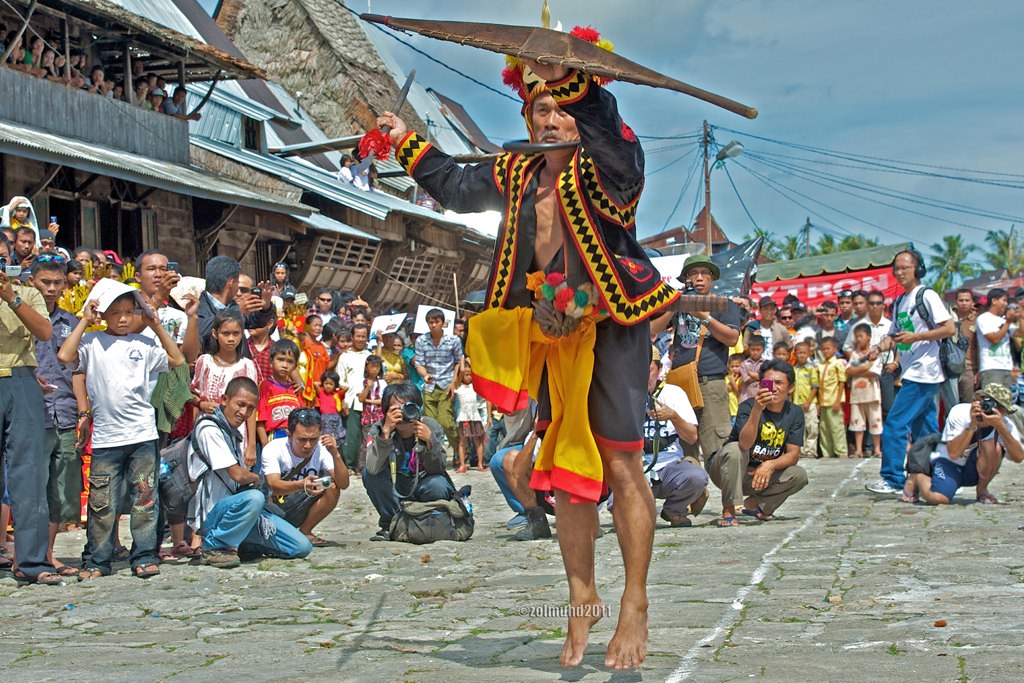 Tarian Perang (War Dance) Bawomataluo Traditional Village,… Flickr