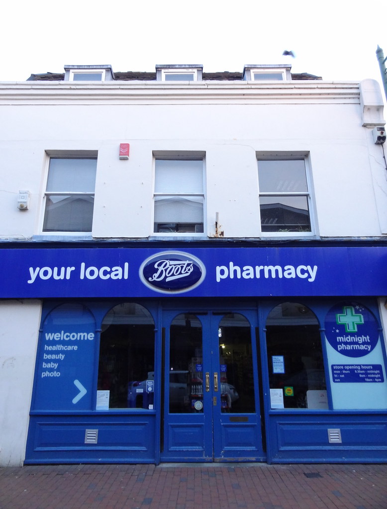 Boots Pharmacy, Egham Une institution anglaise An Englis… Flickr