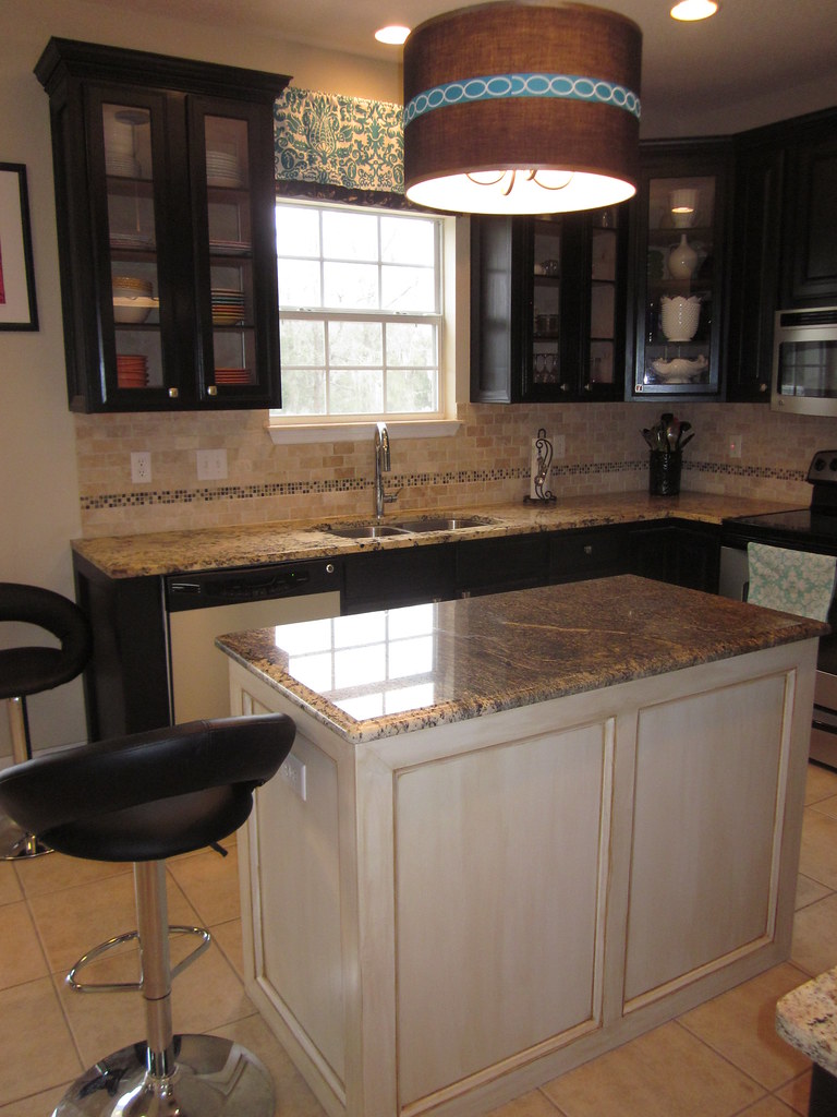 black glass kitchen Liz W Flickr