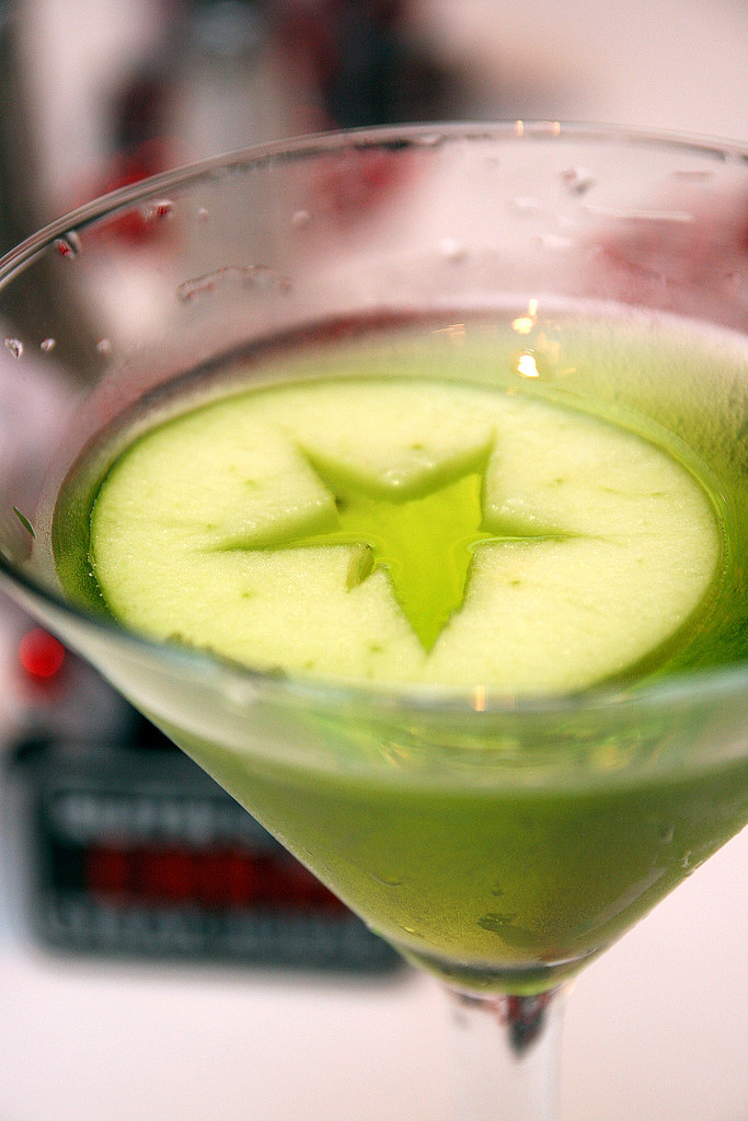 Have some predinner drinks at the bar Catherine Ling Flickr