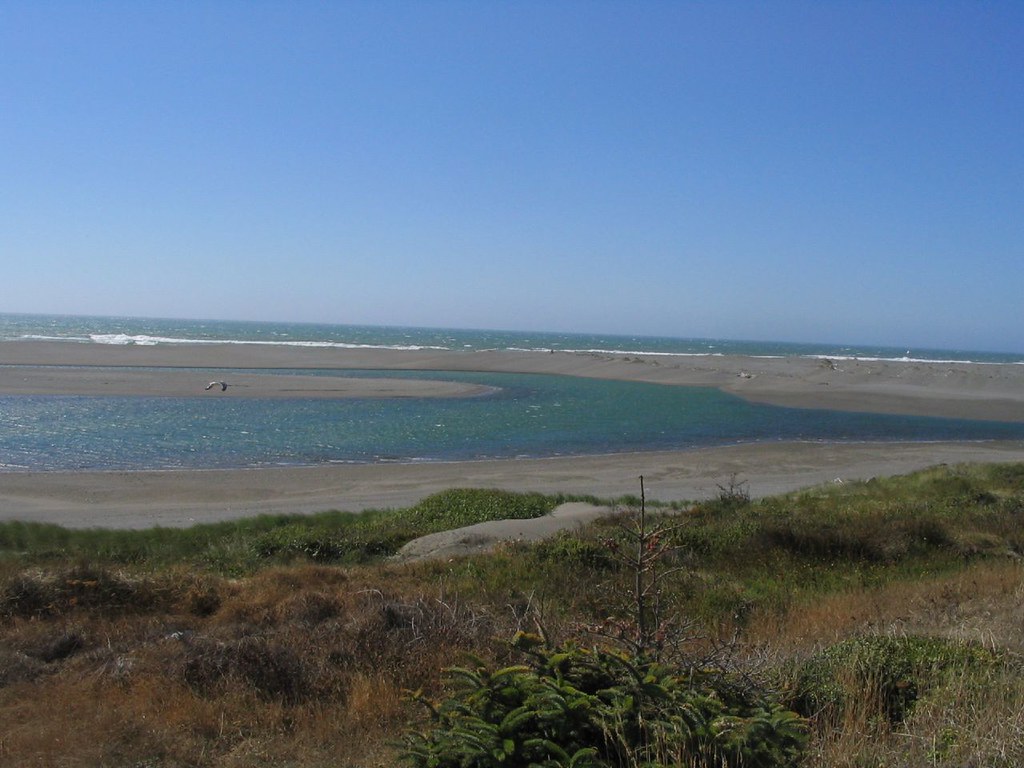 Beach Near Pistol River, Oregon Pistol River is an unincor… Flickr