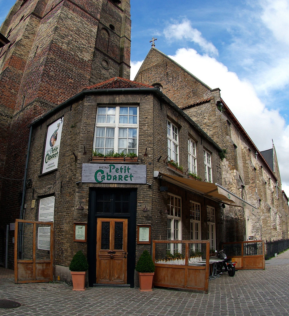 Appelmarkt 1, Veurne | De Herberg Onder De Toren Ligt Op De … | Flickr