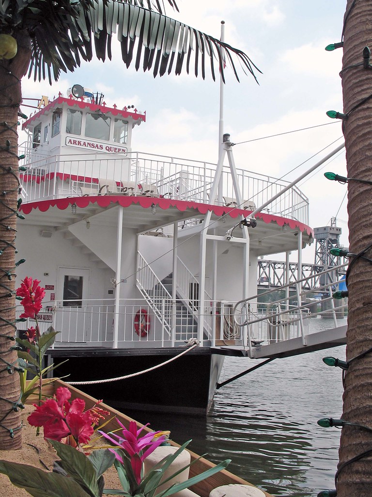 Arkansas Queen Arkansas Queen and Salty Parrot North Shore… Flickr