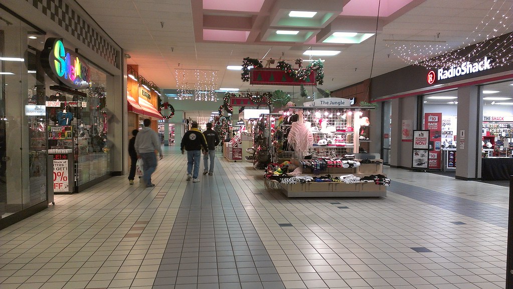 Peru Mall Peru, Illinois Spencer's / RadioShack / Bath & Body Works