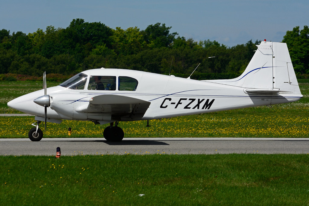 CFZXM (St. Thomas Flight Centre) CFZXM Piper PA23160… Flickr