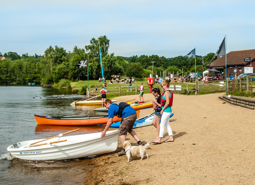 Pushing the boat out at Horseshoe Lake Activitity Centre i… Flickr