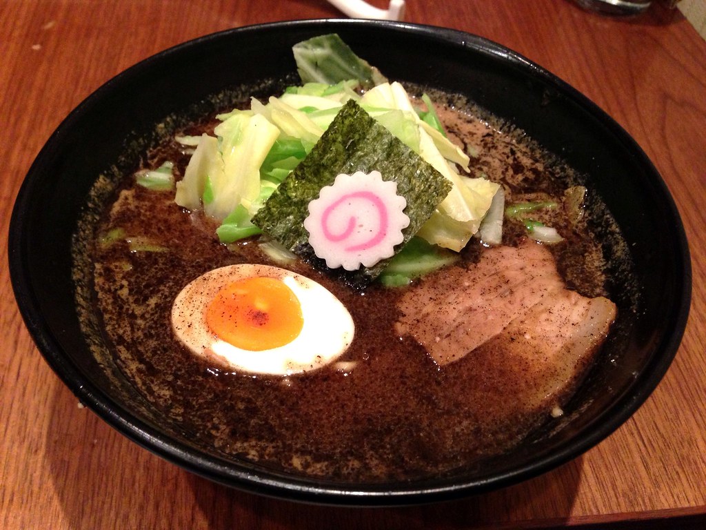 121129 ラーメンダイニング五行 「焦がしキャベツ味噌」 旨し！ 久しぶりに来たけどやっぱ旨いわ 濃厚で安定