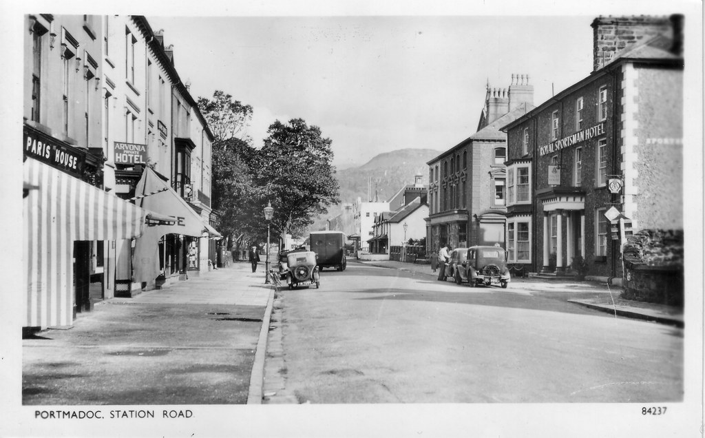 Stryd Fawr Porthmadog 1930au. High Street Porthmadog 1930s… Flickr