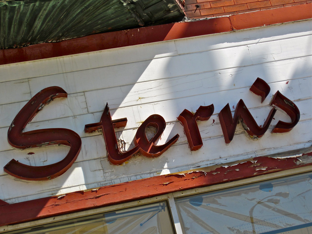 Stern's Fashions Unlimited, Waukegan, IL Stern's Store for… Flickr