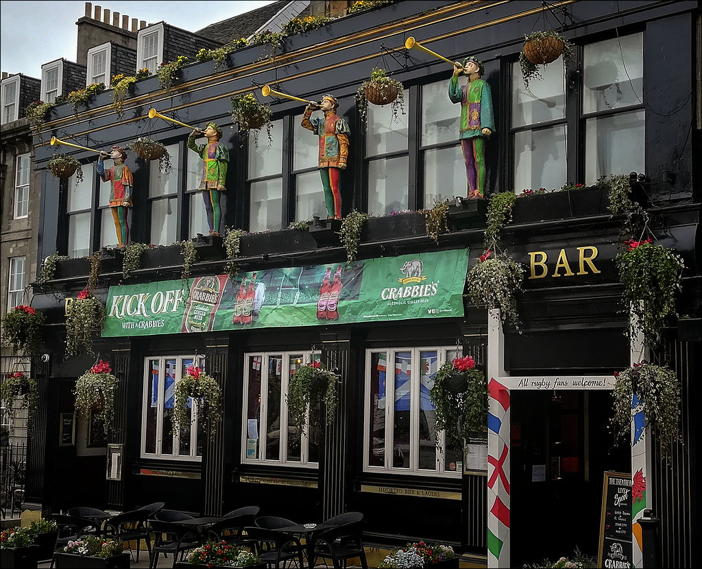 Liveried Heralds Theatre Royal Bar Edinburgh dun_deagh Flickr