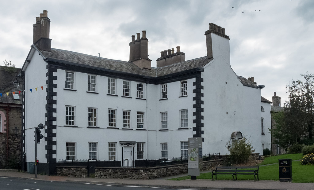 Kendal Highgate/ Gillinggate, house C18, runs parallel to … Flickr