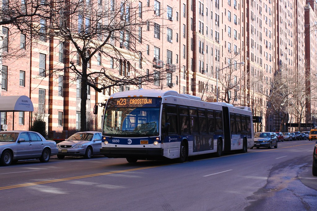 M23 Crosstown Nova Bus LFS Articulated (5850) westbound on… Flickr